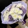 Букет из белых хризантем с фиолетовой гипсофилой