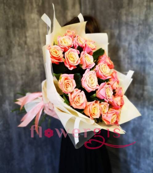 Из оранжевых роз